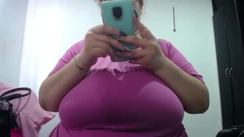 Snapshot of kathybigboobsbbw_ chatting on December 20, 7:50 pm kathybigboobsbbw_ online show from December 20, 7:50 pm