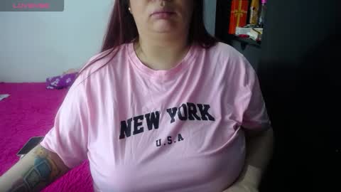 Snapshot of kathybigboobsbbw_ chatting on September 20, 6:14 am kathybigboobsbbw_ online show from September 20, 6:14 am