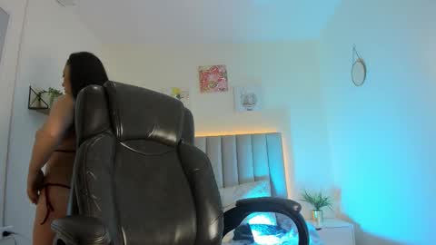 Snapshot of katia_gh chatting on October 18, 11:33 am Katia online show from October 18, 11:33 am