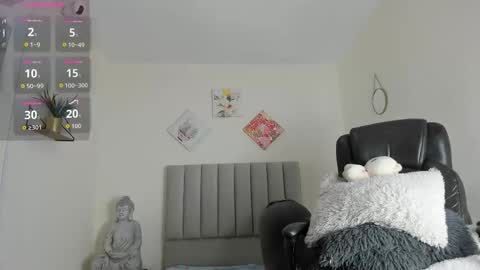 Snapshot of katia_gh chatting on October 23, 11:20 am Katia online show from October 23, 11:20 am