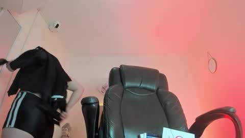 Snapshot of katia_gh chatting on November 19, 11:21 am Katia online show from November 19, 11:21 am