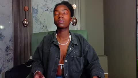 Snapshot of katia_green chatting on November 19, 12:05 pm Katia online show from November 19, 12:05 pm