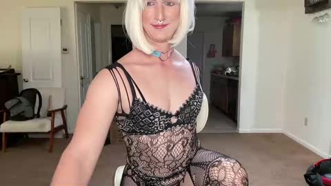 Snapshot of katiebabykitty chatting on April 24, 1:57 pm katiebabykitty online show from April 24, 1:57 pm