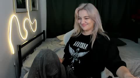 Snapshot of katiebabys chatting on February 22, 6:39 pm Katie online show from February 22, 6:39 pm