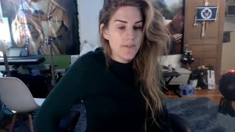 Snapshot of katiecutie_5 chatting on December 6, 5:20 am Katie online show from December 6, 5:20 am