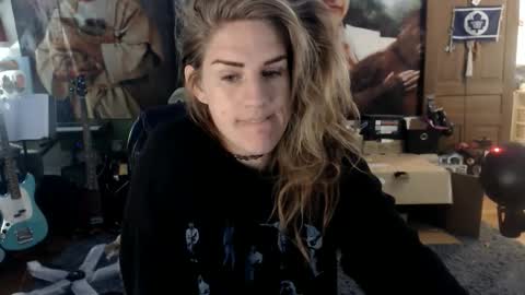 Snapshot of katiecutie_5 chatting on October 18, 4:15 am Katie online show from October 18, 4:15 am