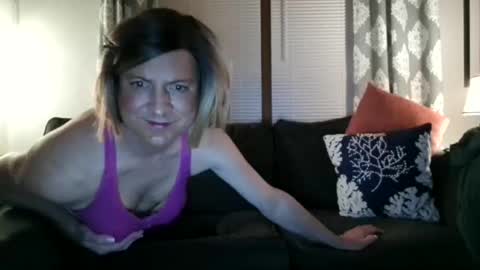 Snapshot of katieutopia chatting on January 15, 4:28 am katieutopia online show from January 15, 4:28 am