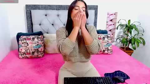 Snapshot of katikloving chatting on February 14, 3:42 pm Follow Instagram katikloving online show from February 14, 3:42 pm