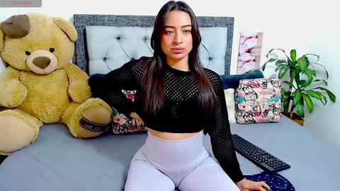 Snapshot of katikloving chatting on February 20, 6:48 am Follow Instagram katikloving online show from February 20, 6:48 am