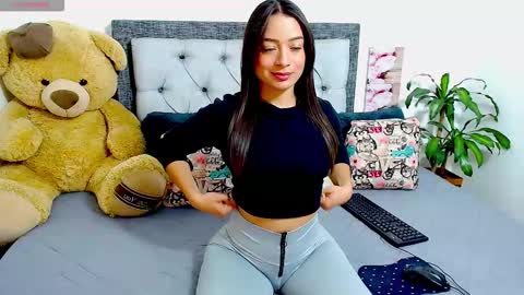 Snapshot of katikloving chatting on February 27, 6:57 am Follow Instagram katikloving online show from February 27, 6:57 am