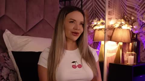 KatJolie online show from May 18, 7:20 pm