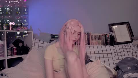 Snapshot of katkittykate chatting on December 4, 3:54 pm katkittykate online show from December 4, 3:54 pm