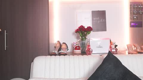 K A T L Y N  online show from February 17, 5:41 pm