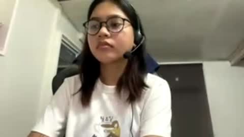 Lily online show from June 3, 2:33 pm