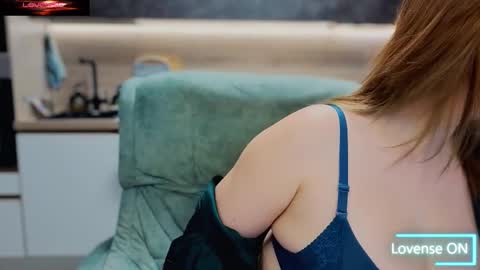 katniss_k online show from November 22, 5:17 am