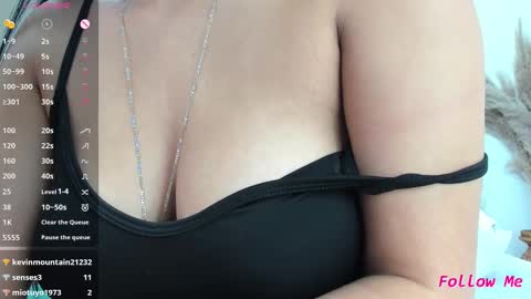 Snapshot of katriana_sex chatting on February 23, 10:31 pm Katriana online show from February 23, 10:31 pm