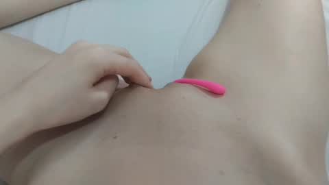 Snapshot of katrinna_arinna chatting on January 26, 12:33 pm katrina dont forget to give me thumbs up online show from January 26, 12:33 pm