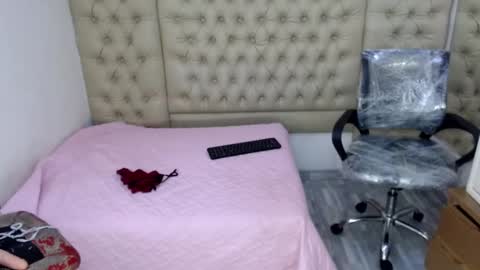 Snapshot of katrinnehott chatting on November 29, 12:46 am KatrinneHott online show from November 29, 12:46 am