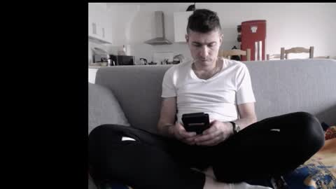 Snapshot of katsufr chatting on November 2, 11:45 am demyx online show from November 2, 11:45 am