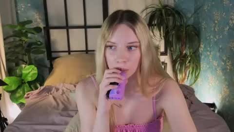 Snapshot of katt_yy chatting on July 14, 5:01 am katt_yy online show from July 14, 5:01 am