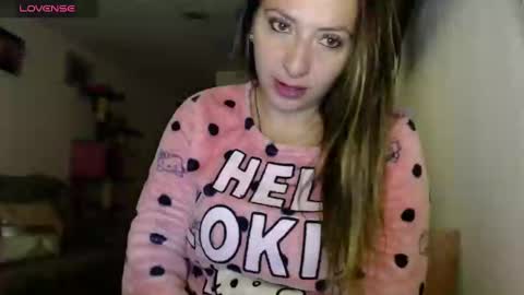 Snapshot of kattie_love chatting on January 5, 3:22 am kattie online show from January 5, 3:22 am