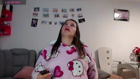 Snapshot of kattie_love chatting on January 20, 3:37 am kattie online show from January 20, 3:37 am