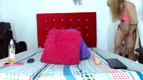 Snapshot of kattysex74 chatting on December 22, 3:44 pm kattysex74 online show from December 22, 3:44 pm