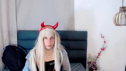 Snapshot of katy_cat__ chatting on February 24, 3:15 am katy_cat__ online show from February 24, 3:15 am