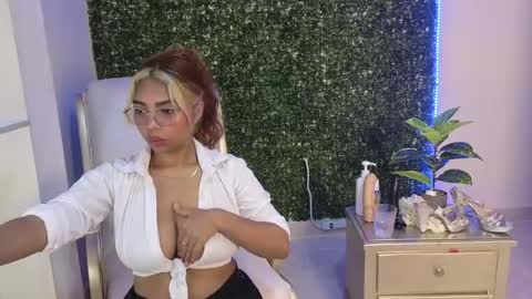 katy_love222 online show from May 31, 6:09 pm
