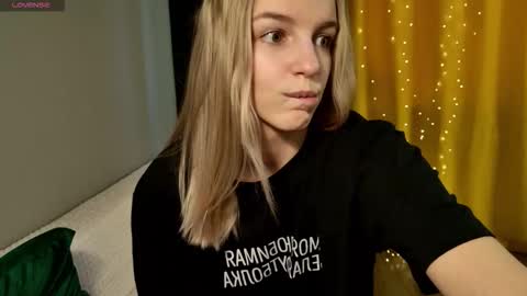 Snapshot of katyacherryy chatting on March 2, 8:10 am Katya online show from March 2, 8:10 am