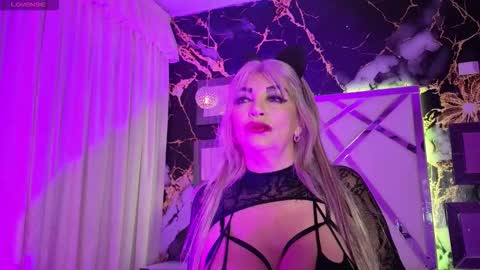 Snapshot of katyhornymilfsexy chatting on February 2, 11:53 am katy online show from February 2, 11:53 am