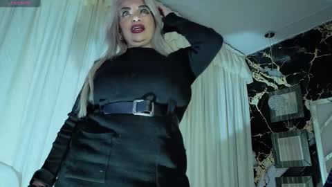 Snapshot of katyhornymilfsexy chatting on February 10, 11:47 am katy online show from February 10, 11:47 am