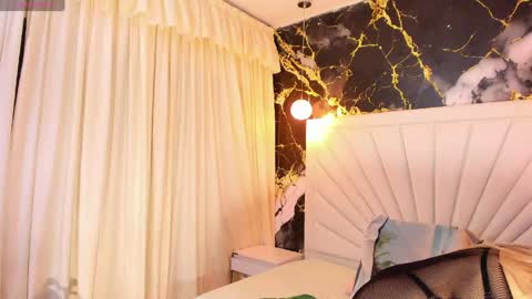 katy  online show from April 17, 11:35 am