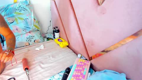 Snapshot of katylu_ chatting on January 4, 2:14 am lilii-pety online show from January 4, 2:14 am