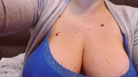 Snapshot of katynextdoor chatting on December 9, 6:12 am Katy online show from December 9, 6:12 am