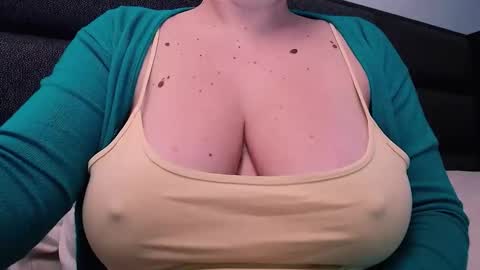 Snapshot of katynextdoor chatting on January 16, 6:14 am Katy online show from January 16, 6:14 am