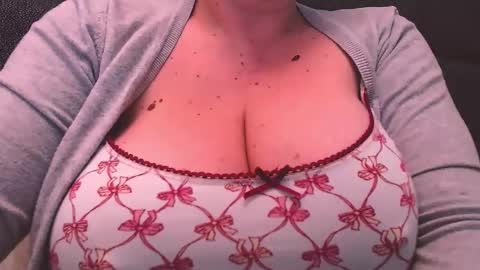 Snapshot of katynextdoor chatting on January 25, 8:42 am Katy online show from January 25, 8:42 am