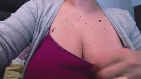 Snapshot of katynextdoor chatting on February 7, 10:19 am Katy online show from February 7, 10:19 am