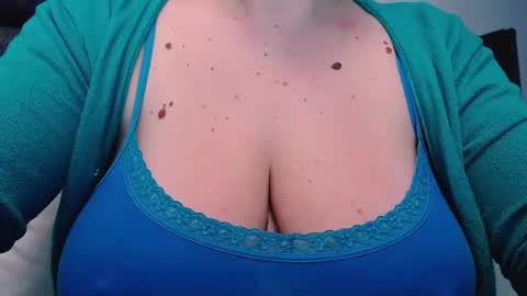 Snapshot of katynextdoor chatting on February 10, 5:58 am Katy online show from February 10, 5:58 am