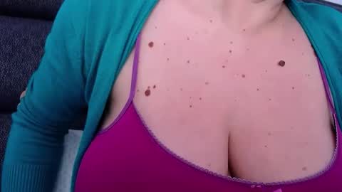 Snapshot of katynextdoor chatting on February 17, 9:24 am Katy online show from February 17, 9:24 am