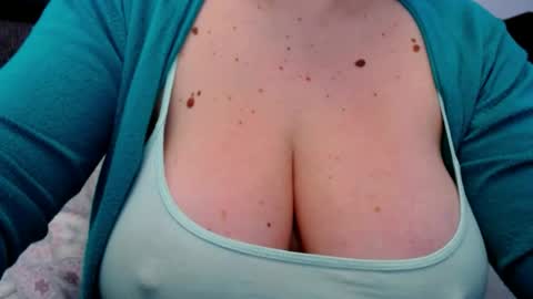 Snapshot of katynextdoor chatting on February 19, 6:33 am Katy online show from February 19, 6:33 am