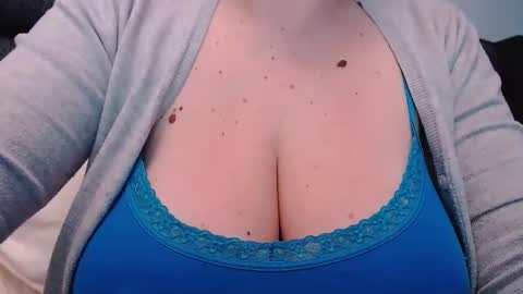 Snapshot of katynextdoor chatting on March 11, 5:49 am Katy online show from March 11, 5:49 am