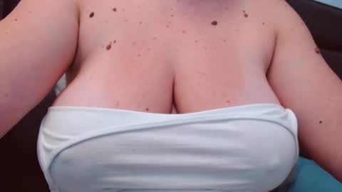 Snapshot of katynextdoor chatting on September 19, 5:09 am Katy online show from September 19, 5:09 am