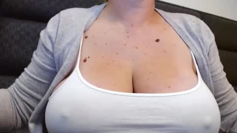 Snapshot of katynextdoor chatting on September 25, 3:54 am Katy online show from September 25, 3:54 am