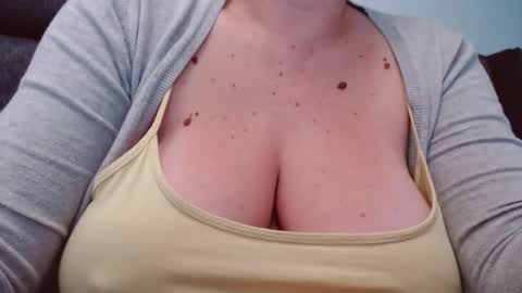 Snapshot of katynextdoor chatting on October 1, 5:24 am Katy online show from October 1, 5:24 am