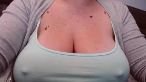 Snapshot of katynextdoor chatting on October 2, 6:53 am Katy online show from October 2, 6:53 am