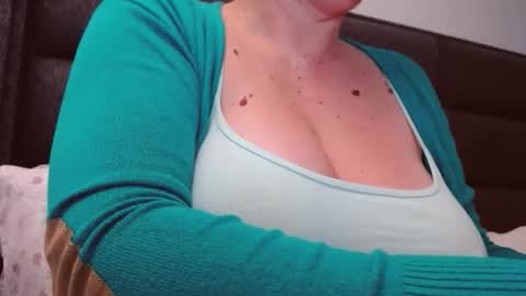 Snapshot of katynextdoor chatting on October 21, 5:08 am Katy online show from October 21, 5:08 am