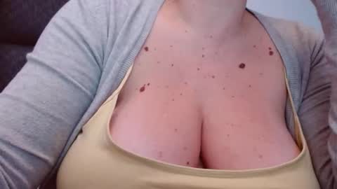 Snapshot of katynextdoor chatting on October 29, 6:26 am Katy online show from October 29, 6:26 am