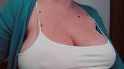 Snapshot of katynextdoor chatting on November 10, 5:23 pm Katy online show from November 10, 5:23 pm