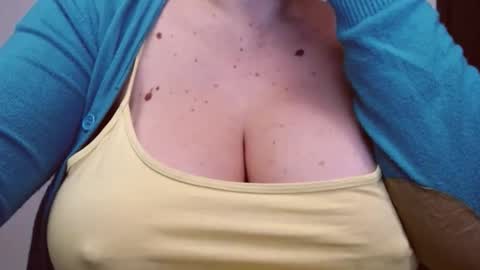 Snapshot of katynextdoor chatting on November 21, 4:00 am Katy online show from November 21, 4:00 am